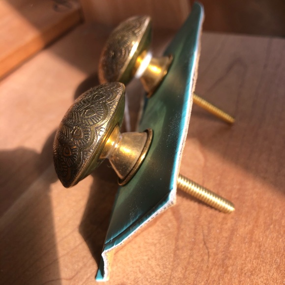 Brass peacock knobs - Picture 3 of 3